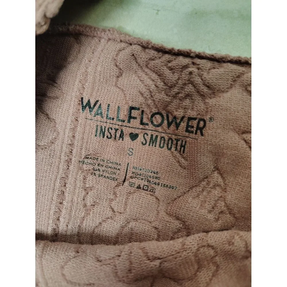 Wallflower Insta‎ Smooth Small Pink Floral Seamless Top Short Sleeve Crop